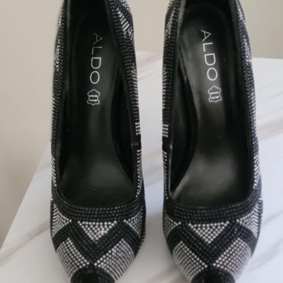 Black & Silver Glitter Wedge Heels – Elegant Pattern - Picture 3 of 4